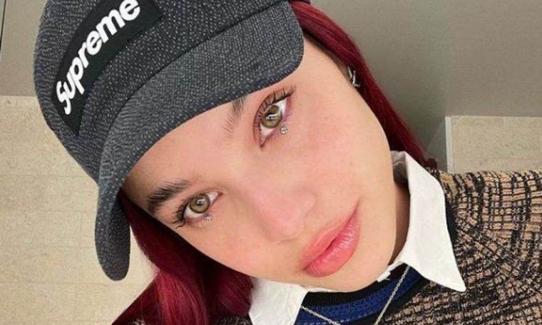 Emilia Mernes y su madre tienen un asombroso parecido La cantante compartió una foto en redes sociales y dejó a todos sorprendidos Foto: @emiliamernes