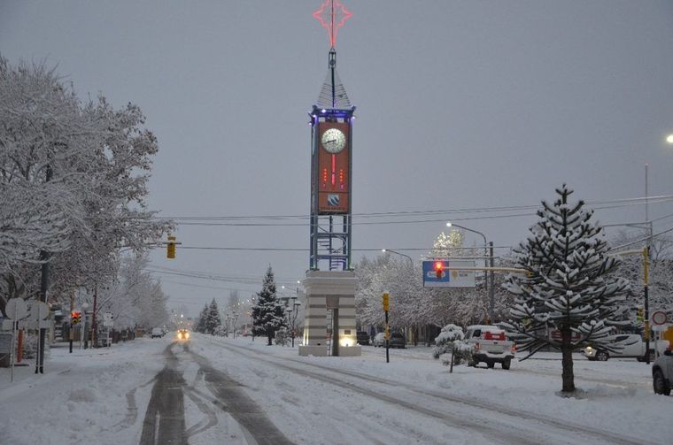 La entrada a Malargüe quedó vestida de blanco con las nevadas de los últimos días