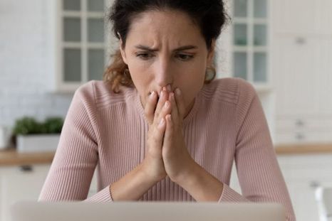 Conocer las señales de alerta y aplicar estos hábitos es la mejor forma de cuidar tu información personal y tu dinero. Conocer las señales de alerta y aplicar estos hábitos es la mejor forma de cuidar tu información personal y tu dinero.