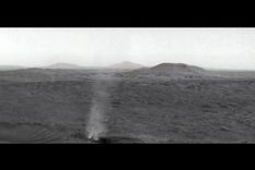 Diablo de polvo absorbiendo a otro en Marte. Foto: Dpa.