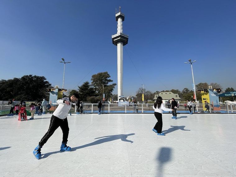 La gran Pista de Patinaje será uno de los atractivos para los más chicos en este receso invernal