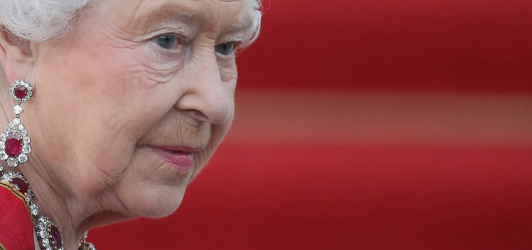 Reina Isabel II de Gran Bretaña. Foto: https://assets.vogue.com/photos/607de6f250424d0836cef29e/master/w_2560%2Cc_limit/478294780