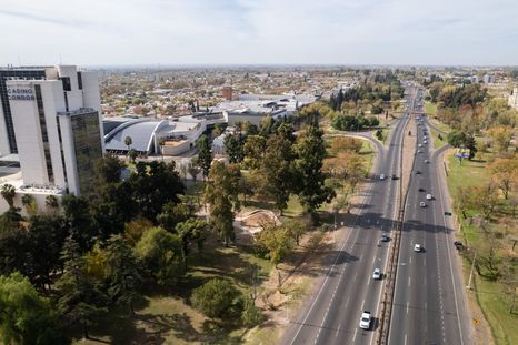 La Provincia avanza con la licitación para reconstruir el principal ingreso a la Ciudad y ya está confirmado que habrá peajes para repagar los trabajos. La Provincia avanza con la licitación para reconstruir el principal ingreso a la Ciudad y ya está confirmado que habrá peajes para repagar los trabajos.