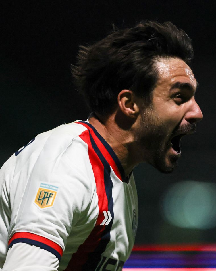 Ezequiel Cerutti convirtió el gol de la victoria y lo grita con todo. El Ciclón está escolta en su zona. Foto: Prensa San Lorenzo