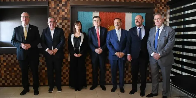 Fuerte reclamo de los gobernadores del NEA y NOA a la Nación por la falta de gas, rutas y costo de la energía.