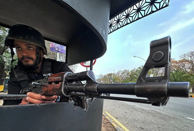 Pakistán bombardea Kabul, la capital afgana, tras combates en la frontera. Foto: EFE