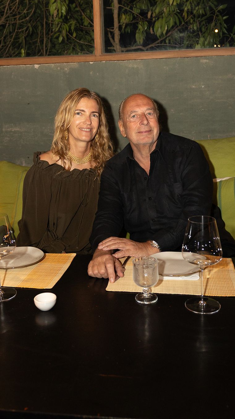 Teresa Jordán y José Luis Manzano en el restaurante Gurisa en La Juanita, José Ignacio. Teresa Jordán y José Luis Manzano en el restaurante Gurisa en La Juanita, José Ignacio.