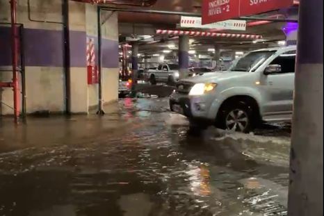 El estacionamiento de Palmares inundado. El estacionamiento de Palmares inundado.