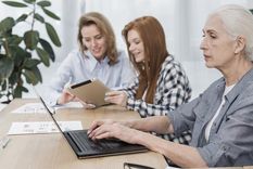 La generación Silver tiene mucho para aportar al reskilling de los más jóvenes. Foto: Freepik