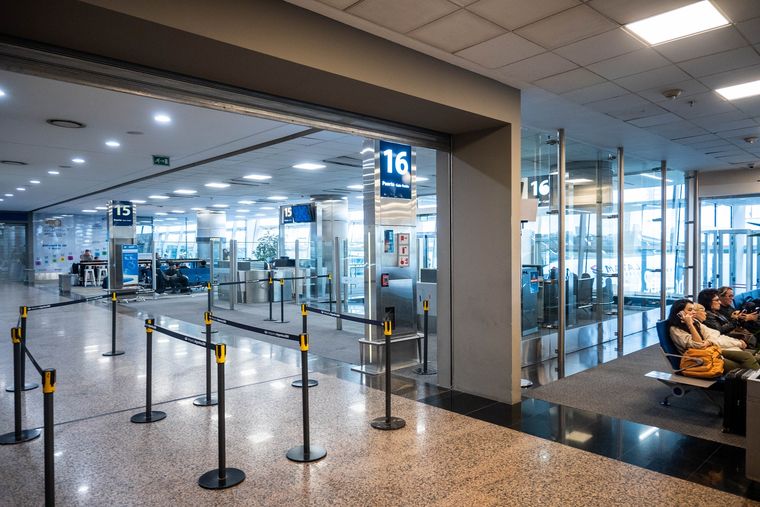 Aeroparque Internacional Jorge Newbery, Aeropuertos Argentina 2000