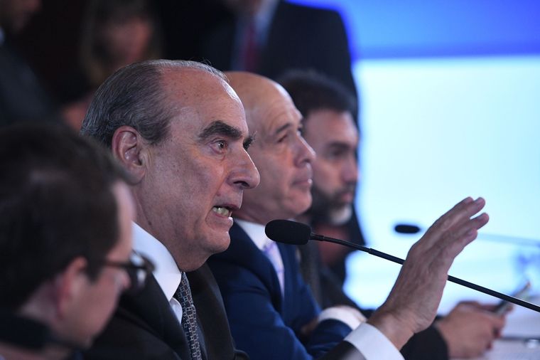 Guillermo Francos se cruzó con José Mayans Foto: Prensa Senado