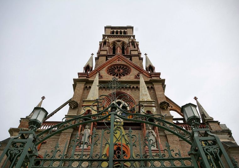 A solo 20 kilómetros de la capital, este pueblo combina paisaje serrano y actividades culturales para toda la familia. A solo 20 kilómetros de la capital, este pueblo combina paisaje serrano y actividades culturales para toda la familia.