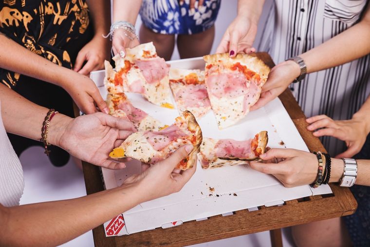 El jueves es sinónimo de pizzas con amigos para muchos. El jueves es sinónimo de pizzas con amigos para muchos.