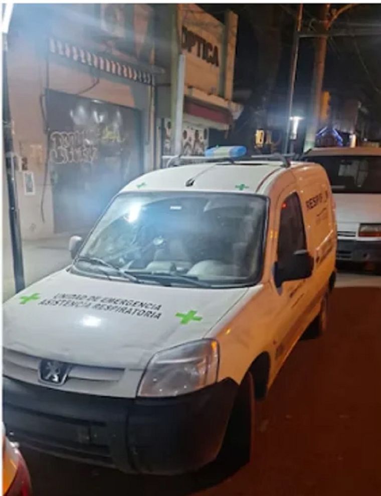 La ambulancia que había sido robada por dos delincuentes en el partido de Merlo Foto: NA