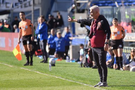 Omar De Felippe fue al hueso con sus jugadores tras perder la final de la Supercopa Argentina.