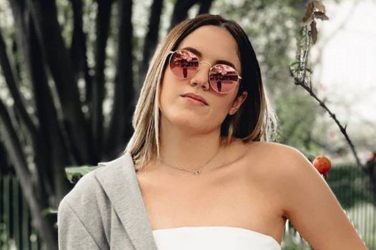 Con mini bikini sentada sobre las rocas:la  hija de Alejandro Fernández encendió la red