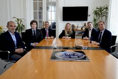Sin que quede claro el lugar de Mauricio Macri, el PRO y La Libertad Avanza continúan las negociaciones para llegar a un acuerdo en la provincia de Buenos Aires. Foto: X (@madorni)
