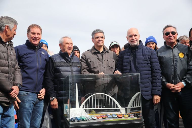 Horacio Rodríguez Larreta junto a Jorge Macri y Diego Santilli en la presentación de la nueva pista del autódromo Oscar y Juan Gálvez