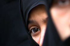 la vida de una mujer vale la mitad que la de un hombre