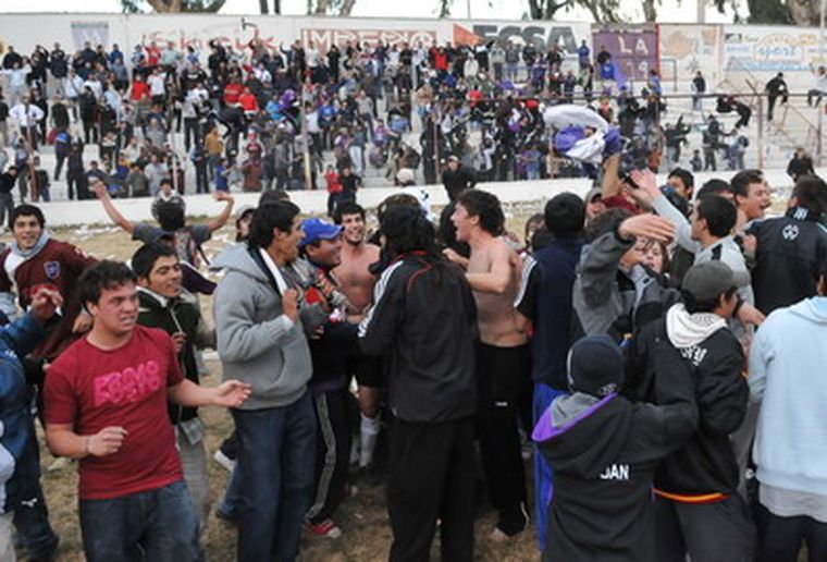 La locura no tiuvo fin en el Bajo de Luján. Foto: Pachy Reynoso / MDZ