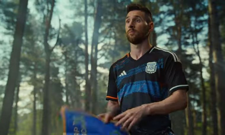 Lionel Messi en la publicidad de la marca que lo viste.