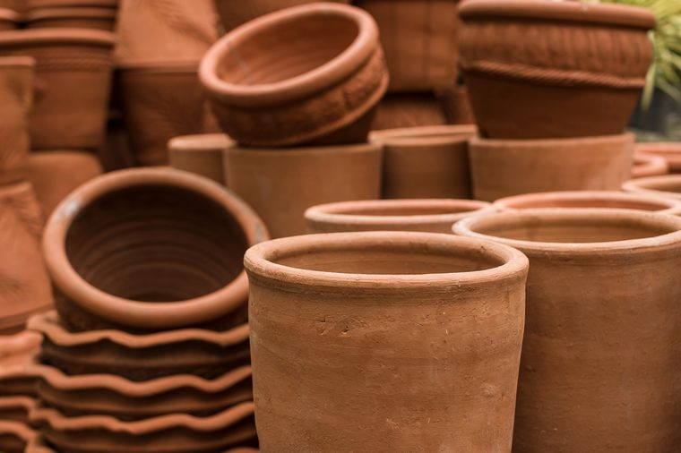 La olla de barro suelen usarse para cocinar comidas típicas Foto: SHUTTERSTOCK