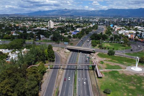 La remodelación del Acceso Este incluirá mejoras para ordenar la circulación y reforzar la seguridad vial. La remodelación del Acceso Este incluirá mejoras para ordenar la circulación y reforzar la seguridad vial.