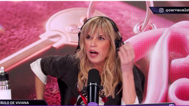 La periodista lanzó dardos contra el canal del sol. La periodista lanzó dardos contra el canal del sol.