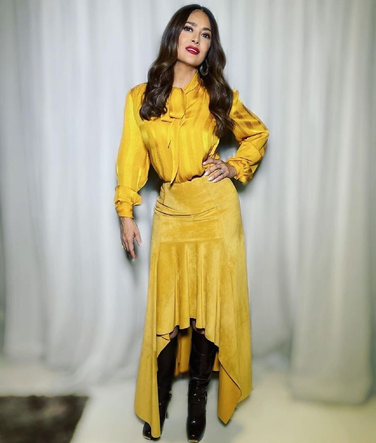 Salma Hayek afirma que el color amarillo es uno de sus elegidos para todo el año Foto: Instagram