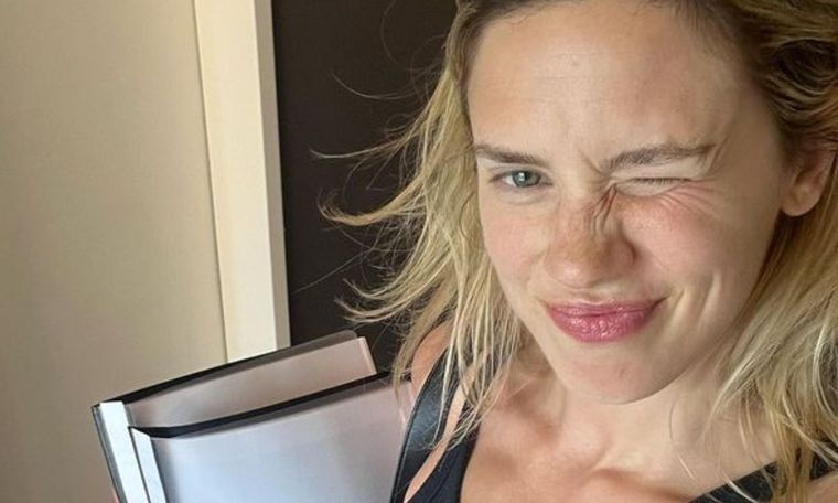 Delfina Chaves compartió imágenes inéditas de las grabaciones de la serie de Máxima Zorreguieta La actriz expresó toda su alegría por este momento de su carrera Foto: @delfinachaves