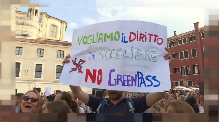 Miles salieron a protestar en Italia. Foto: Euronews.