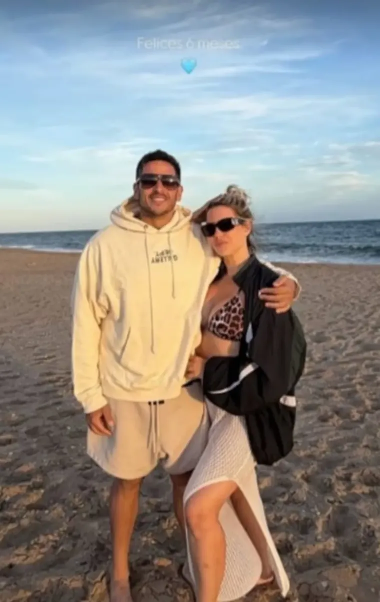 La foto en la playa con la que Wanda Nara celebró sus seis meses de relación con Martín Migueles. La foto en la playa con la que Wanda Nara celebró sus seis meses de relación con Martín Migueles.