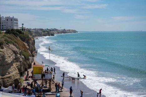 Las Grutas es uno de los pueblos costeros más elegidos en verano. Foto: Archivo Las Grutas es uno de los pueblos costeros más elegidos en verano. Foto: Archivo