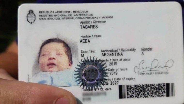 El DNI de Aeea Tabares, el nuevo hincha de Colón de Santa Fe