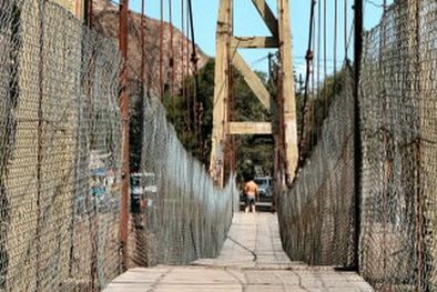 MDZol | El peligroso puente ubicado en Cacheuta. Foto: web