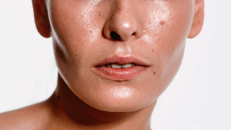 Para potenciar los efectos de estas vitaminas, toma agua, haz ejercicio y usa protector solar. Foto: Shutterstock