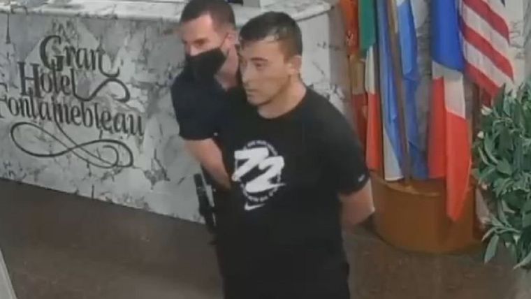 La víctima durante su arresto. Foto: Archivo