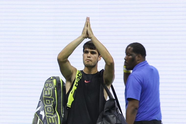 Alcaraz pide perdón tras caer en el US Open. Foto: EFE