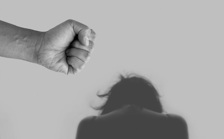 Las mujeres de América Latina se sienten más vulnerables que las de otras partes del mundo, según un estudio. Foto: Pixabay