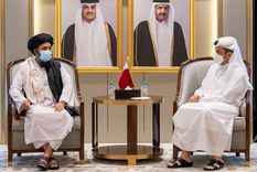 El líder talibán, Abdul Ghani Baradar (izda.) permanecía en Doha antes de regresar a Afganistán. Foto: REUTERS