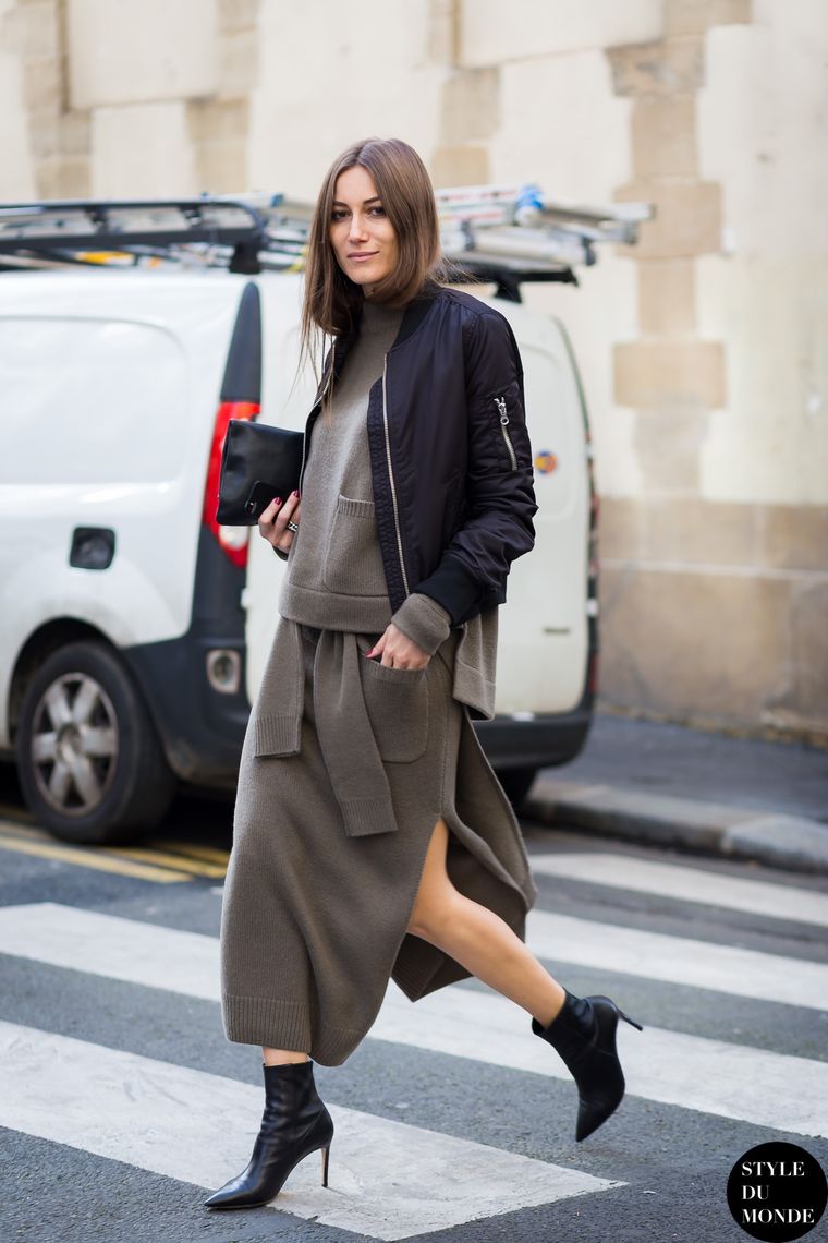 Ya nos lo marcan los diseñadores y el estilo callejero: las chaquetas bomber vuelven este 2022 Foto: Style du Monde