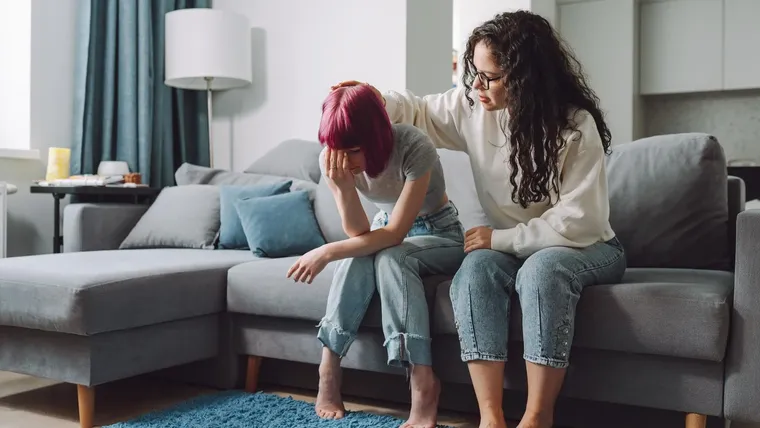 Esperar que un adolescente pueda cuidarse completamente solo es depositar sobre sus hombros una responsabilidad enorme. Esperar que un adolescente pueda cuidarse completamente solo es depositar sobre sus hombros una responsabilidad enorme.