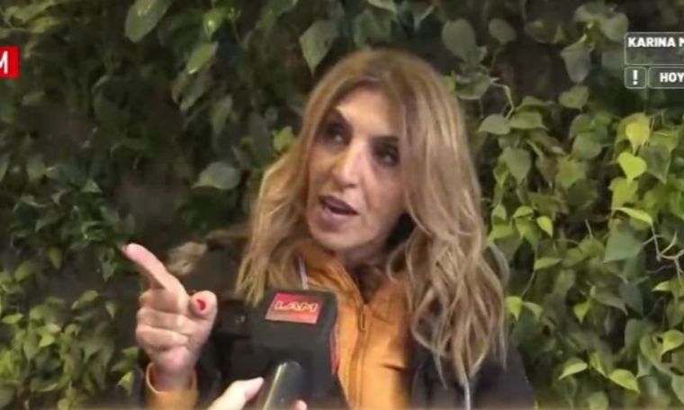 Karina Iavícoli usó un casco del que se burló todo LAM La periodista dio una nota, pero nadie recordó lo que dijo por el curioso detalle Foto: Captura de TV