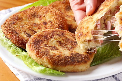 MDZol | Esta receta de tortitas de papa tiene versiones en casi todos los países, aunque cada una cambia ligeramente los ingredientes según la región