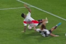 El momento de la posible falta. Foto: Captura