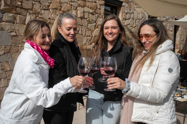 Mariana Franchetti, Alejandra Navarria, Flor Lucero y Hebe Bayona. Mariana Franchetti, Alejandra Navarria, Flor Lucero y Hebe Bayona.