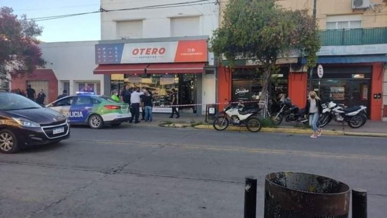 El comercio de venta de ropa que fue asaltado