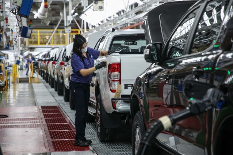 La industria automotriz tiene un compromiso fundamental con la protección del planeta. Foto: Telam