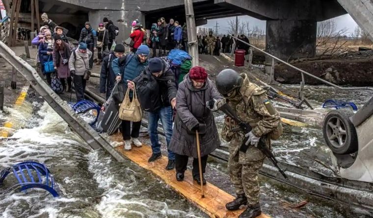 Los civiles de Ucrania soportan el impacto de la poderosa Rusia. Foto: Efe Los civiles de Ucrania soportan el impacto de la poderosa Rusia. Foto: Efe