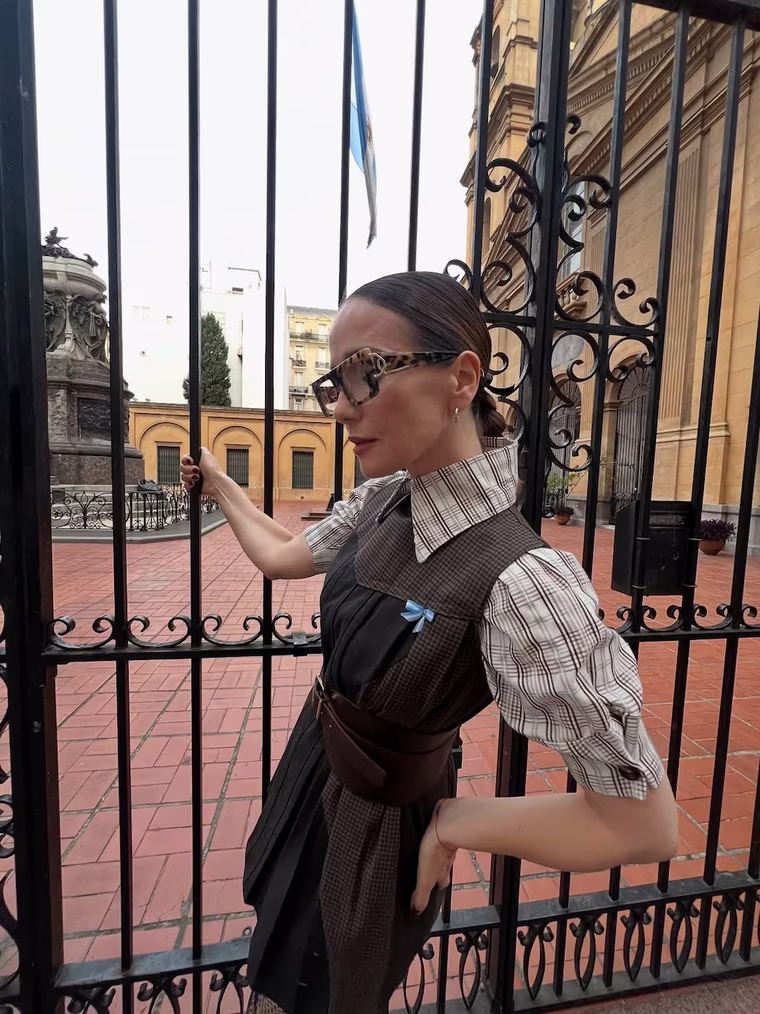 Natalia Oreiro y su mini vestido con medias florales. Natalia Oreiro y su mini vestido con medias florales.